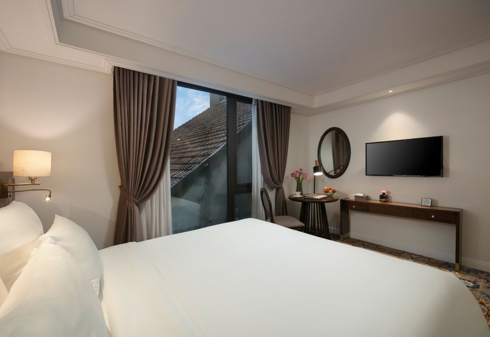 東方翡翠特大床房