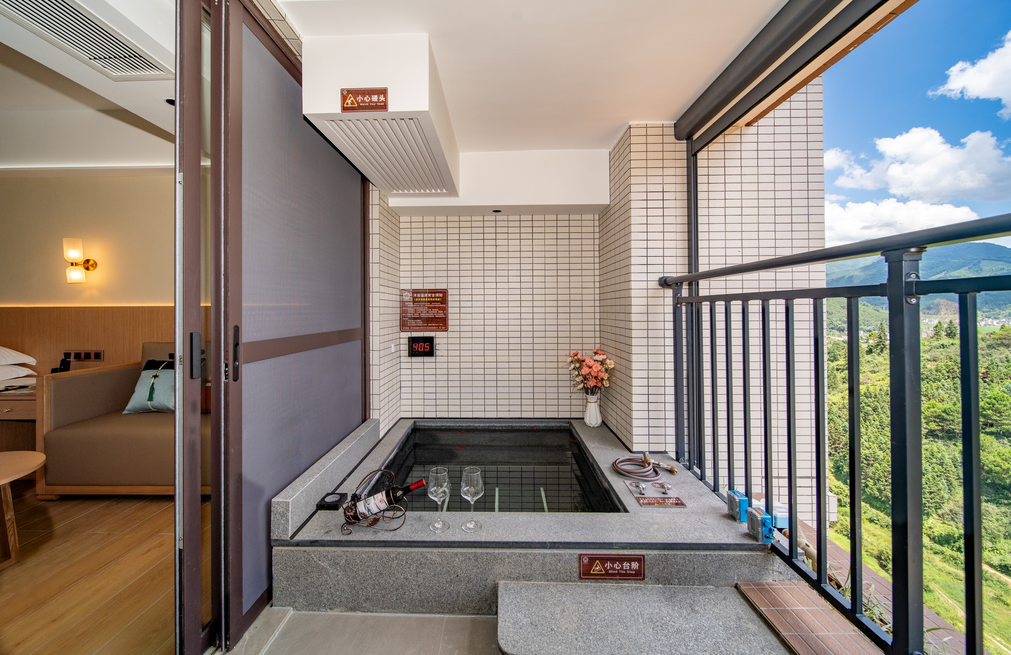 悦泉居温泉大床房I独立泡池