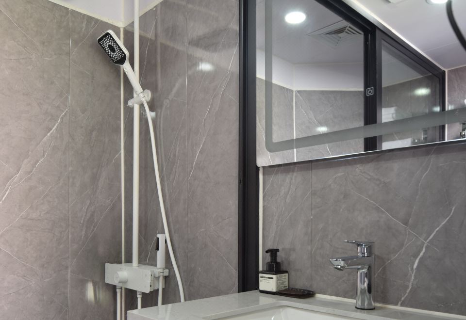 寵物友好星空艙（獨立平臺+寵物床+食盆）