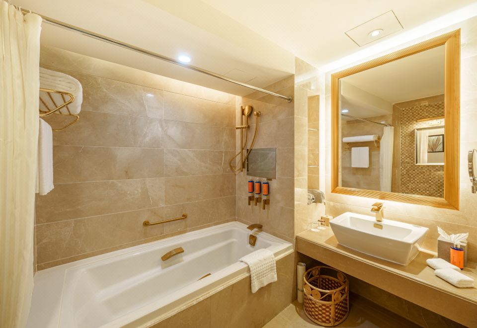 貴賓樓經典海景大床房（觀港珠澳大橋+觀海上日出）