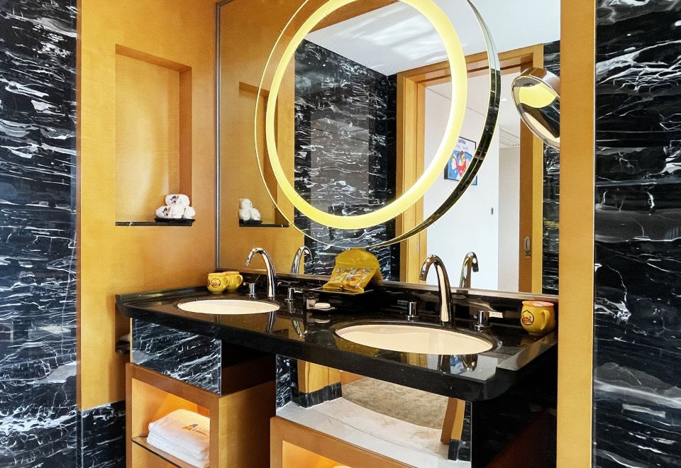 B.Duck小黄鸭&YOYO亲子主题豪华大床房