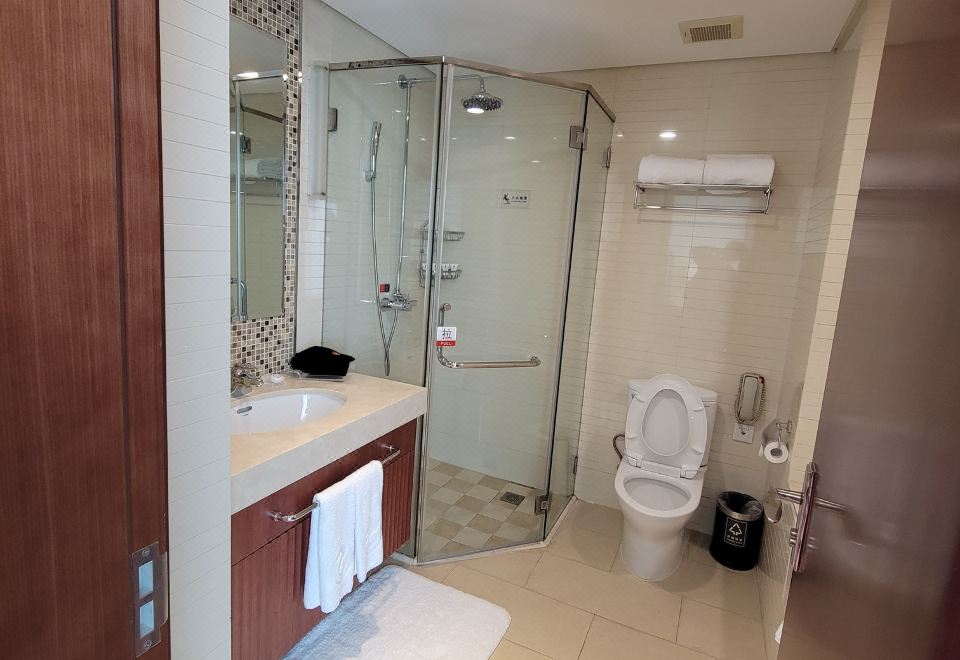 Hua Bin International HotelSuperior Suite - With View