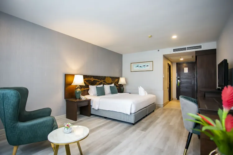 Deluxe Empress King Room