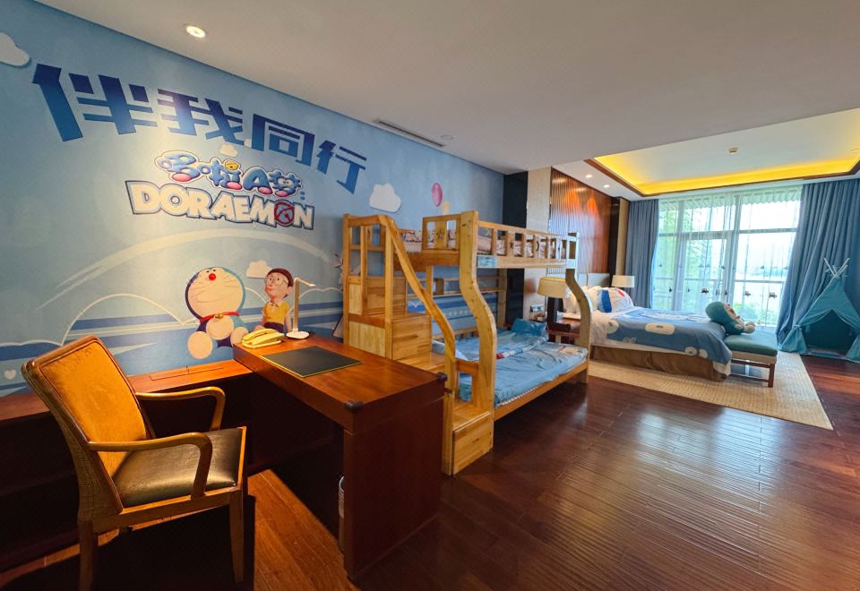 Narada Qiandao Lake ResortLake View King Size Bed, Family Room, High-low Bed