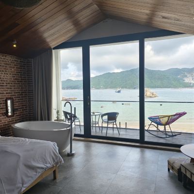 180°尊享海景大床房（私享陽台+浴缸+小冰箱投影電視） 三亞海棠灣HANATOALICE花與愛麗絲海景酒店優惠