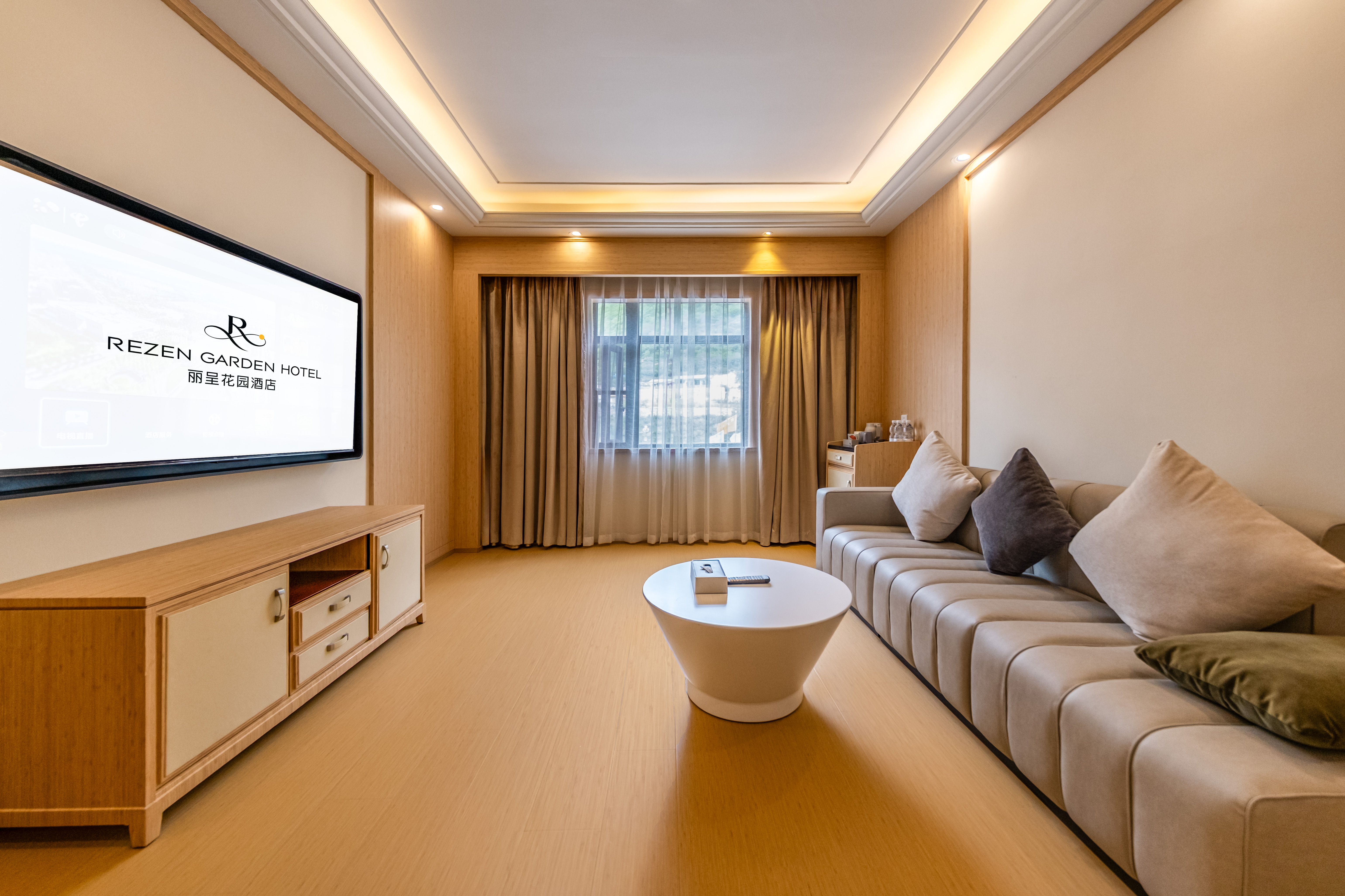 Mountain-View One-Bedroom One-Living Room Suite (Smart Toilet + Private Bathtub)