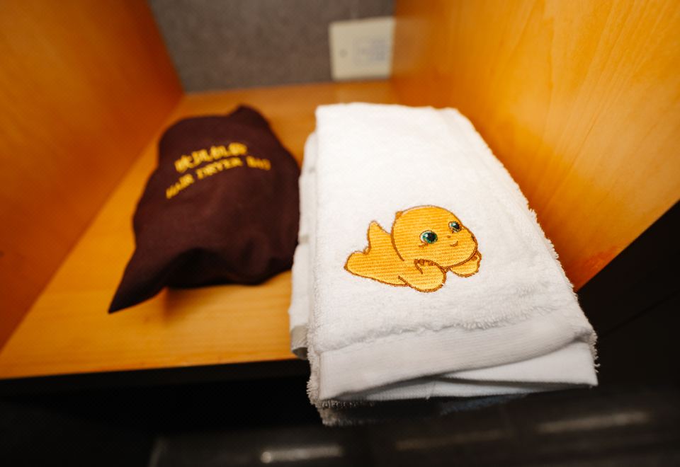 複式雙卧親子別墅（奶龍）|落地窗庭院近景+獨立客廳