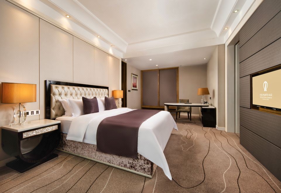 豪华套房-一房一厅会客厅-办公区-深泡浴缸-全景落地窗