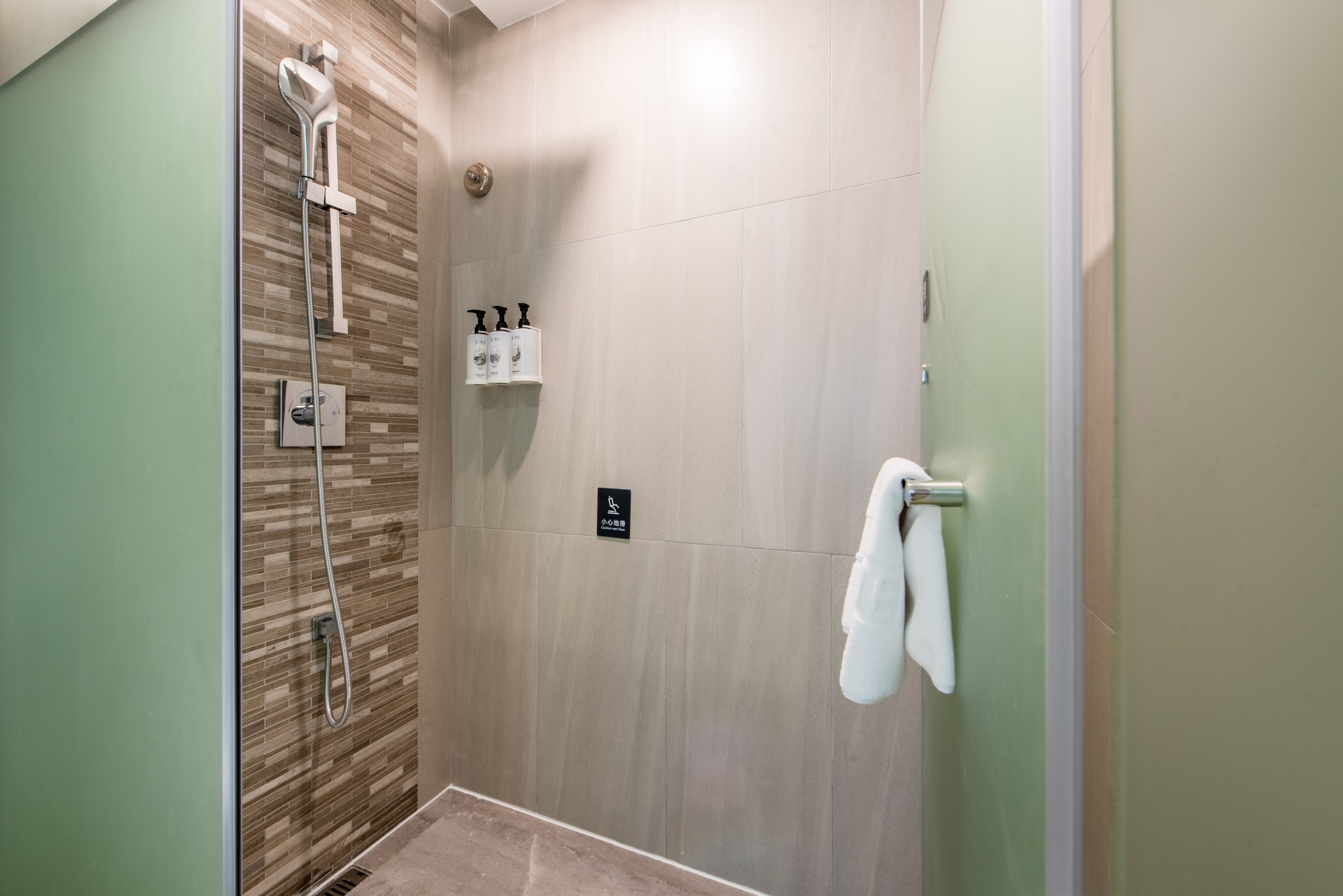 Lavande Hotel (Huawei Gangtou Metro Station)标准大床房 [智能客控+独享小冰箱]