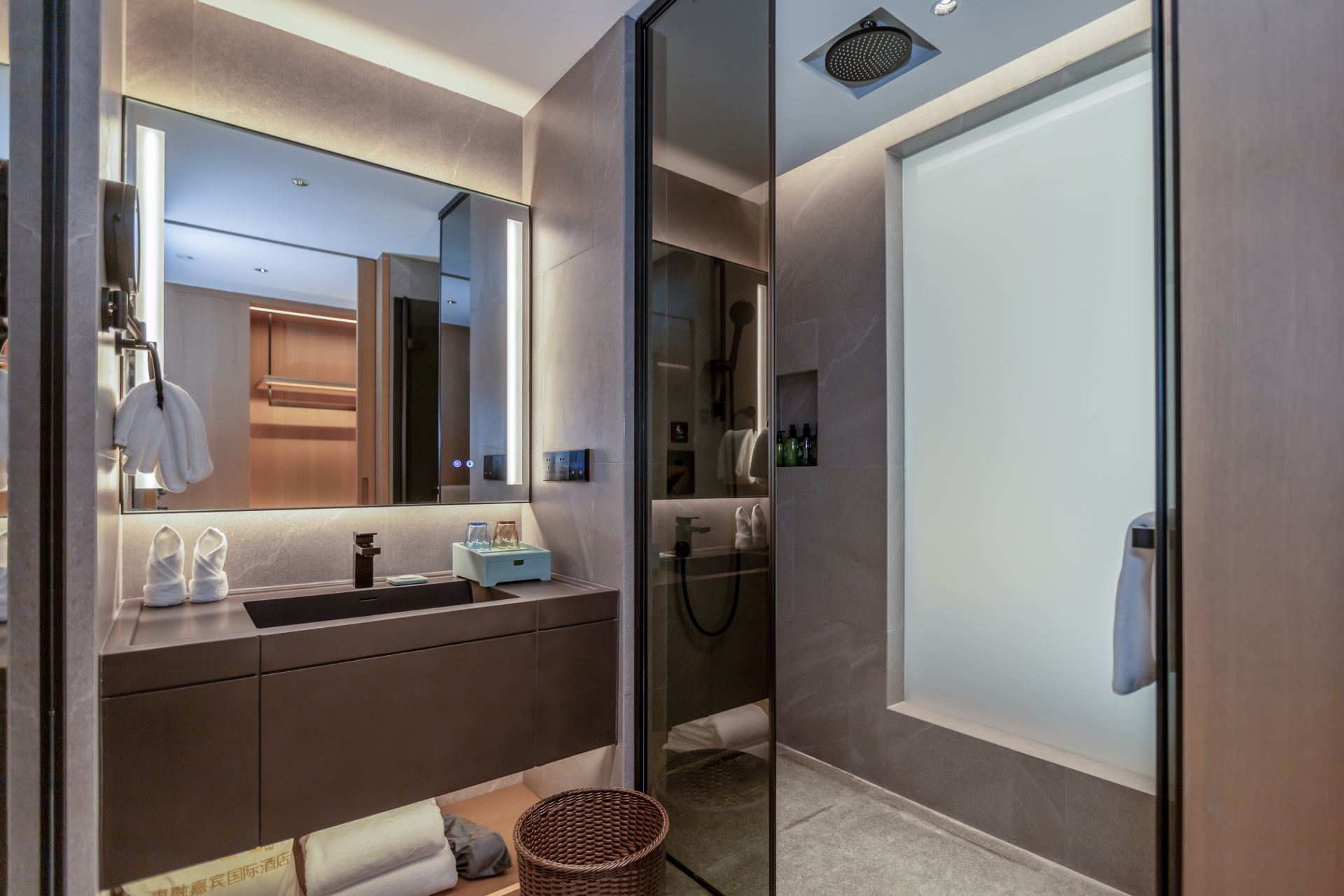 Dongrong Deluxe Mountain And Sea Double Bed Room (Half-Mountain Sea View)