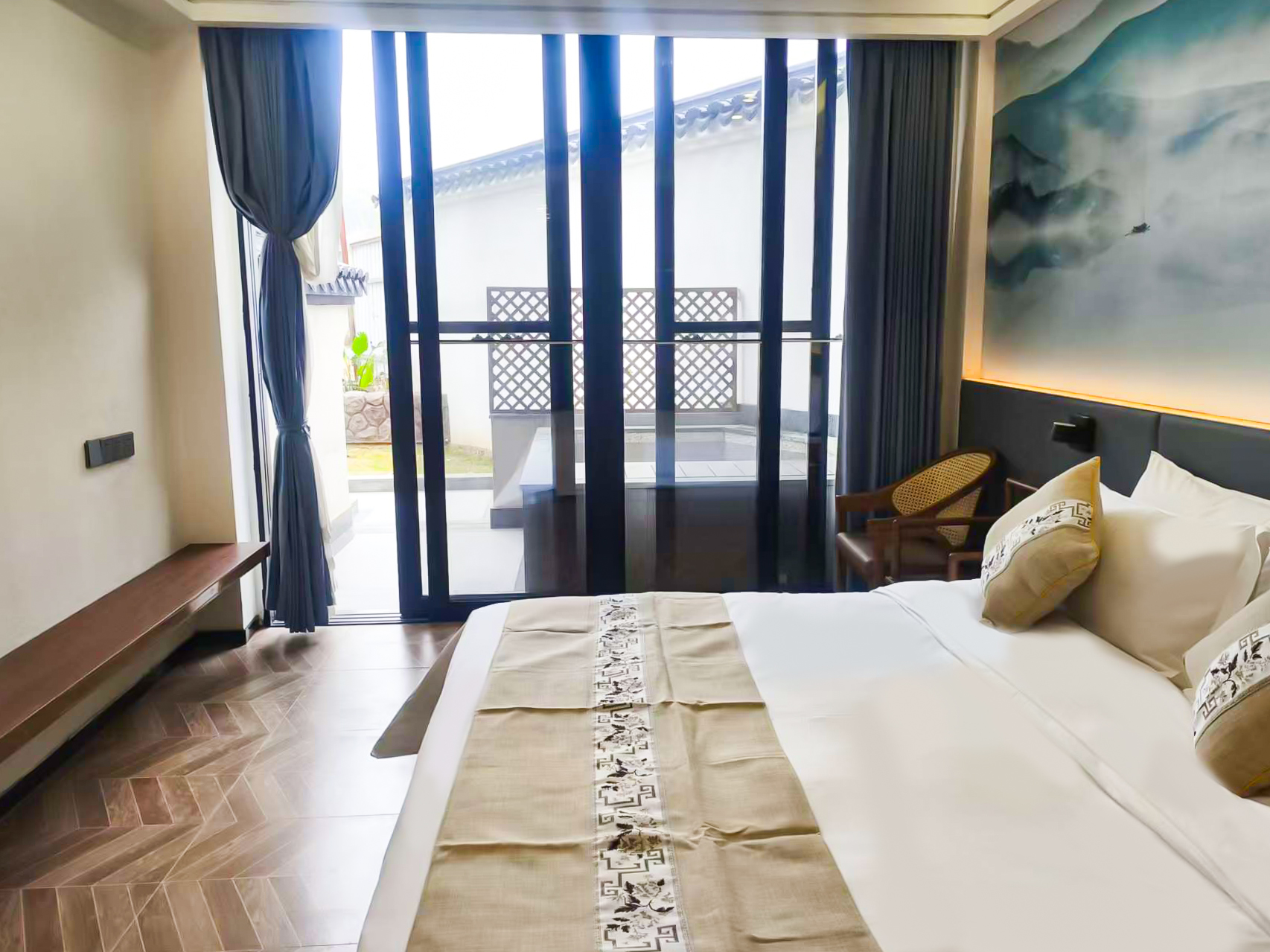 池畔親水溫泉大床房（獨立泡池）