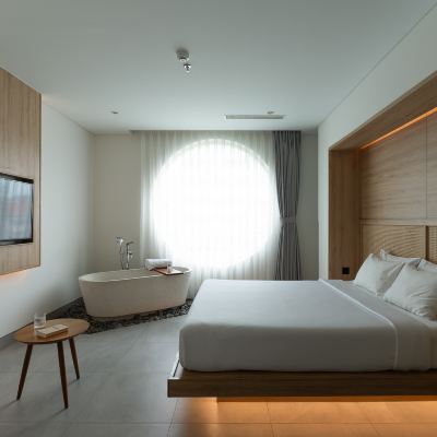 Suite With Bathtub City View Meander Saigon Promo Code