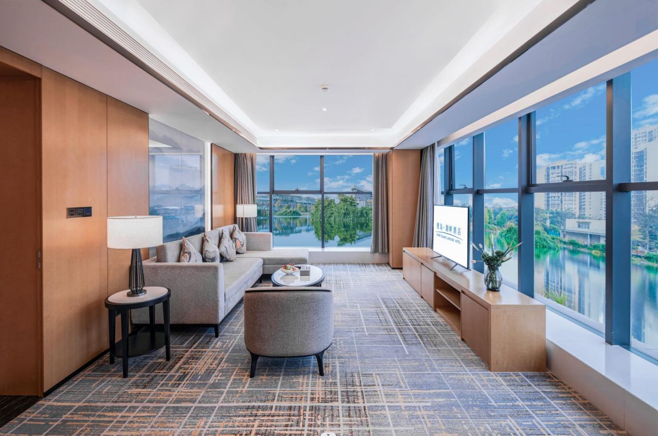 Egret Island Lakeside HotelDeluxe Suite