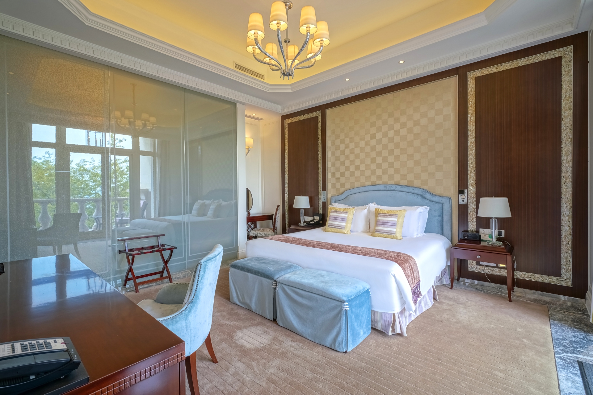 加床园景家庭阳台套房