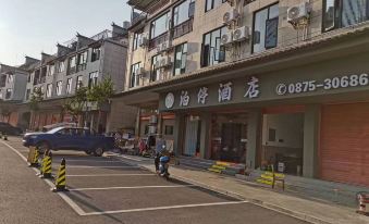 Baoshan Parking Hotel