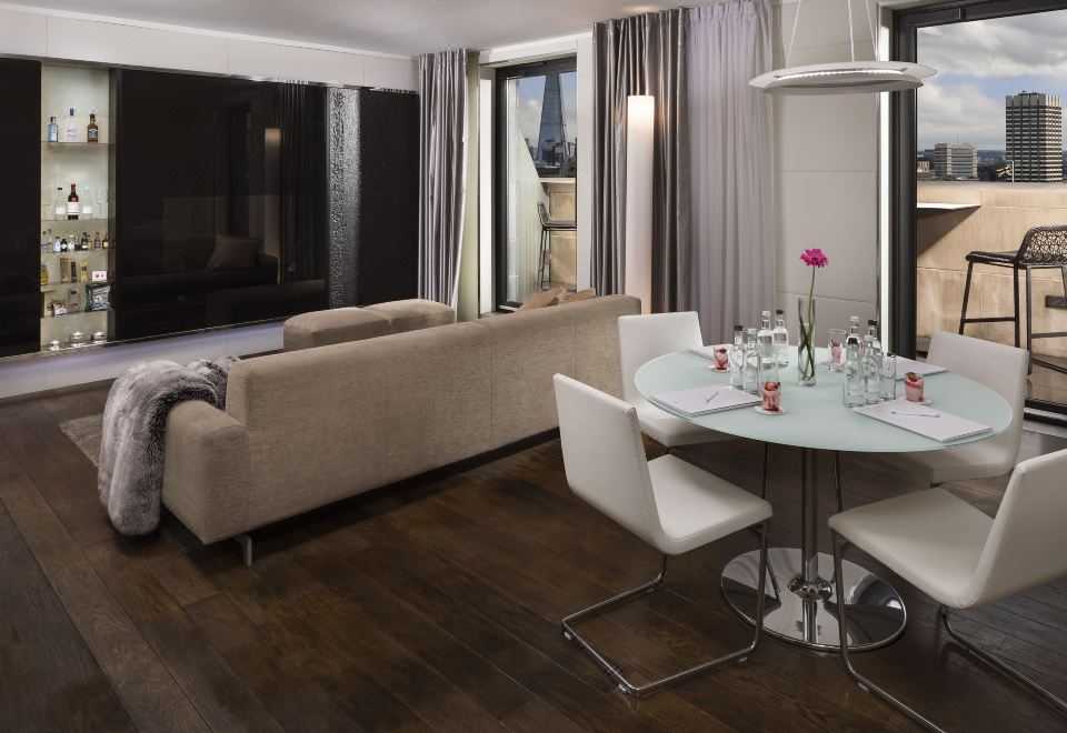 伦敦天际线露台景观卓越ME+ 套房