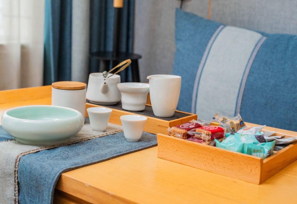 尊享·豪华大床房-明窗+电动窗帘