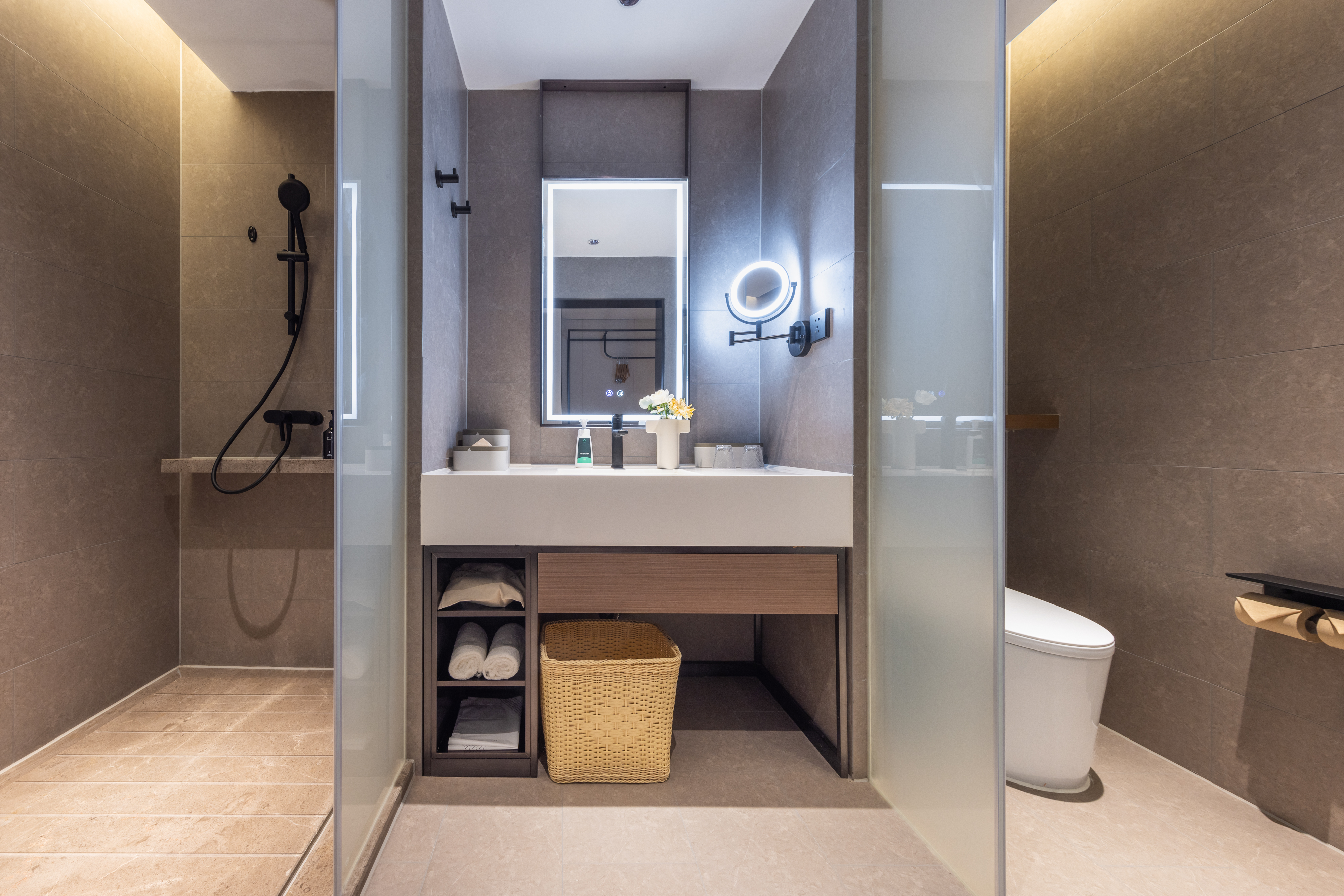 Guangzhou Panyu Chimelong Wanbo centre Atour X Hotel行政大床房（投屏电视+小冰箱）