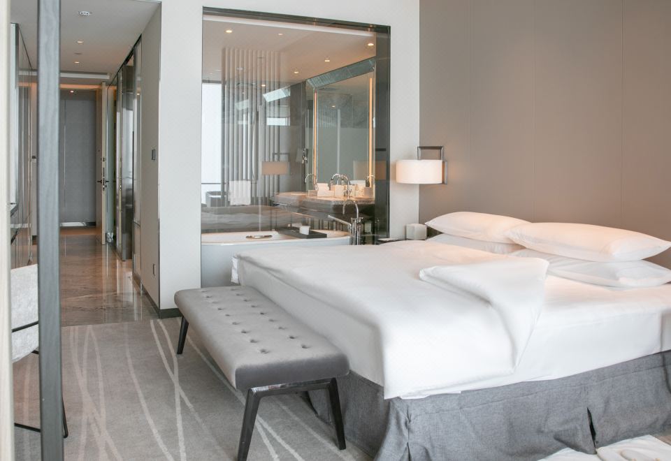 N3湖景东方之门景观大床房