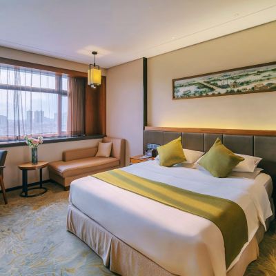 風雅城景大床房（都市風光+智能馬桶+奧達信冰箱） 錦江都城酒店（中山興中廣場店）優惠