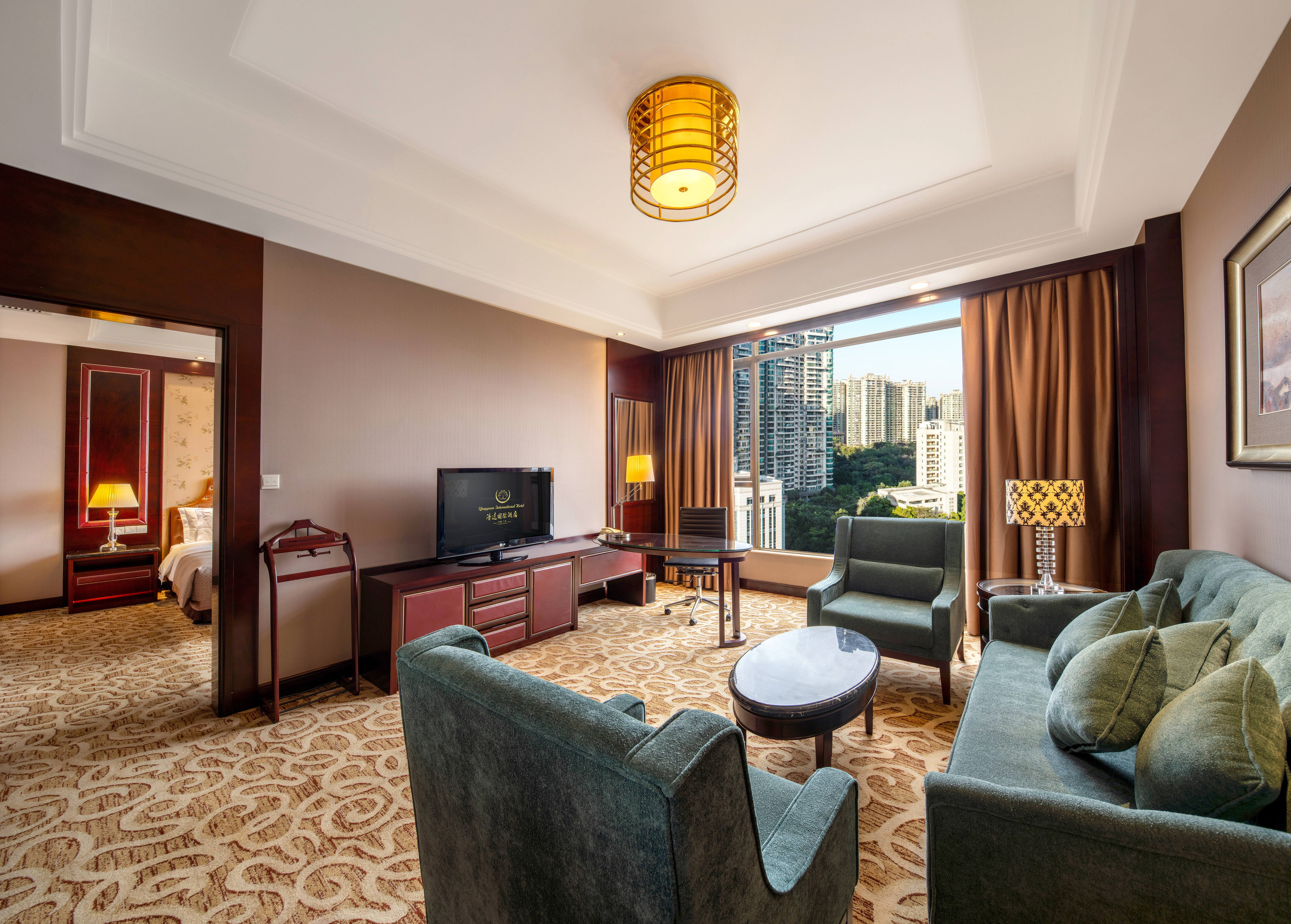 园景行政套房（带沙发、浴缸）