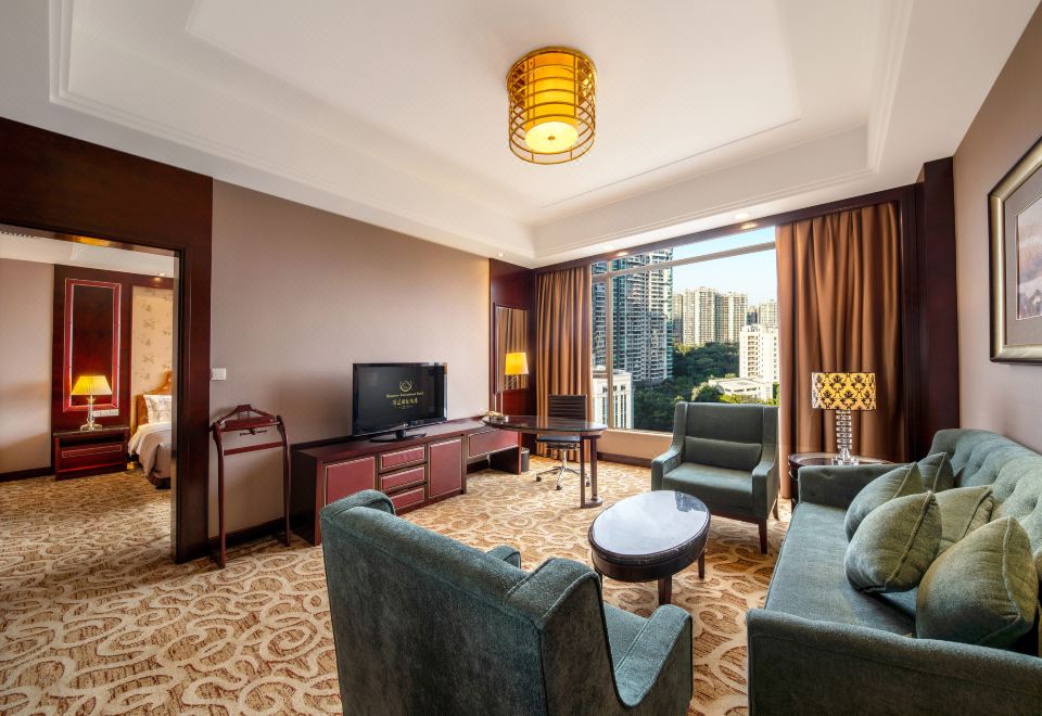 园景行政套房（带沙发、浴缸）