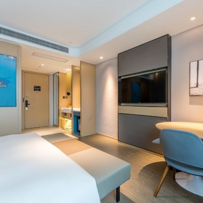 行政大床房（Mini小冰箱+投屏電視） 廈門機場五緣灣亞朵飯店優惠