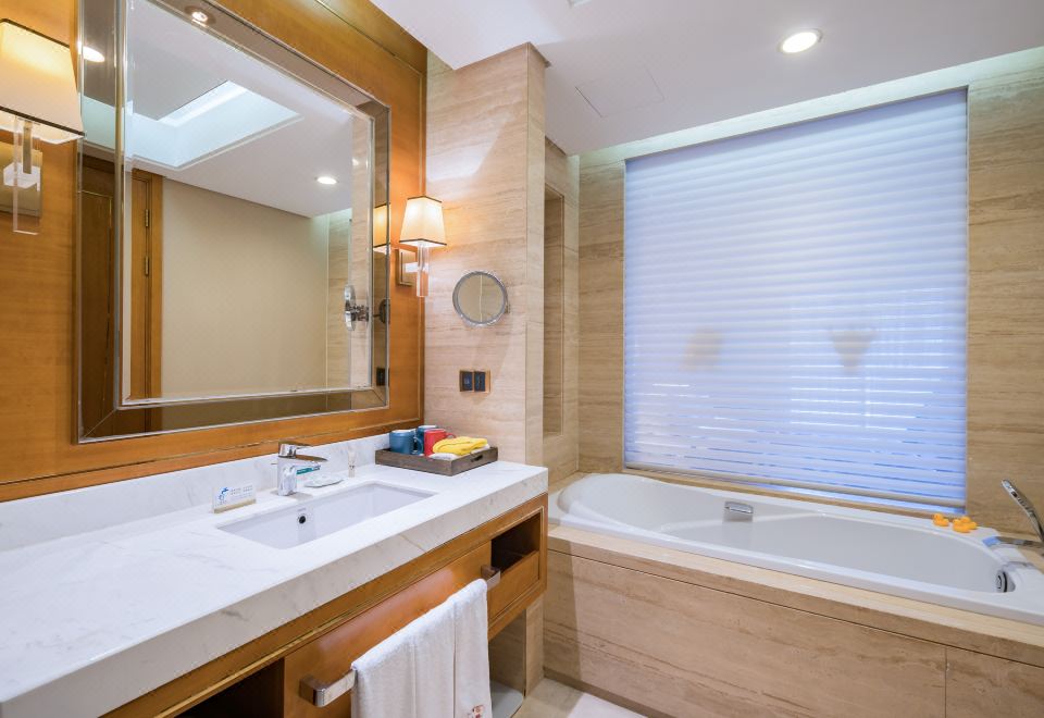 奥特曼豪华长城景观大床房