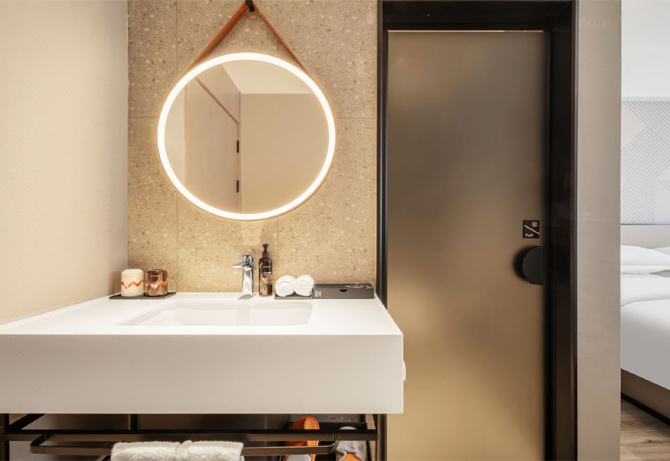 標準大床房〔智能客控+智能投屏+零壓床墊〕