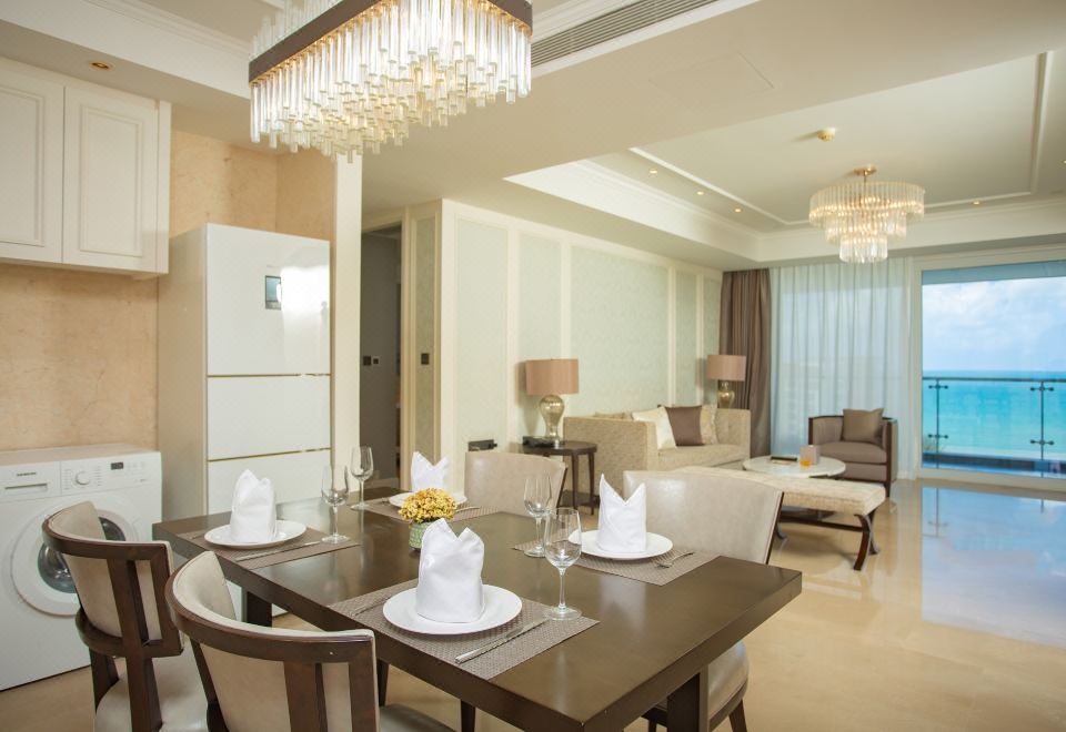 Wyndham Sanya BayPremier Ocean View Suite (3 King Rooms)