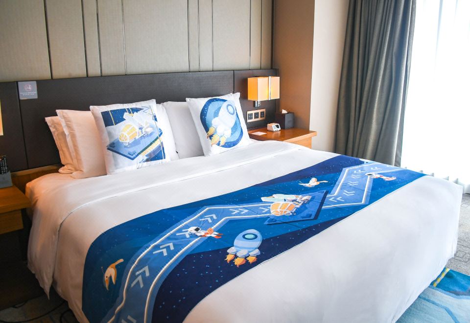 Swiss Grand NanchangSpacecraft Family Suite