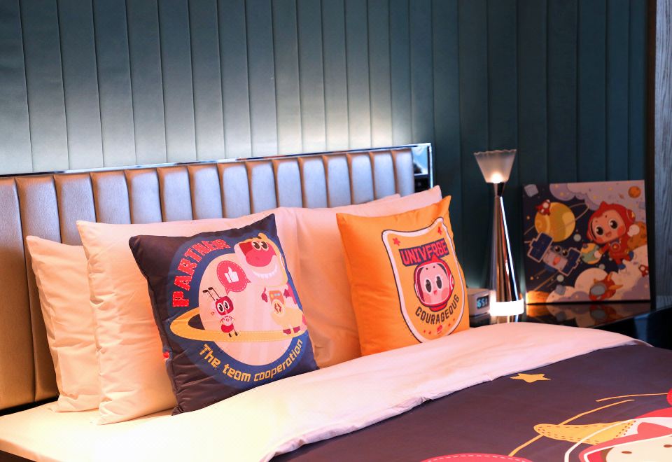 W Hotel XianCosmic Chomp Team Themed Family Twin Room