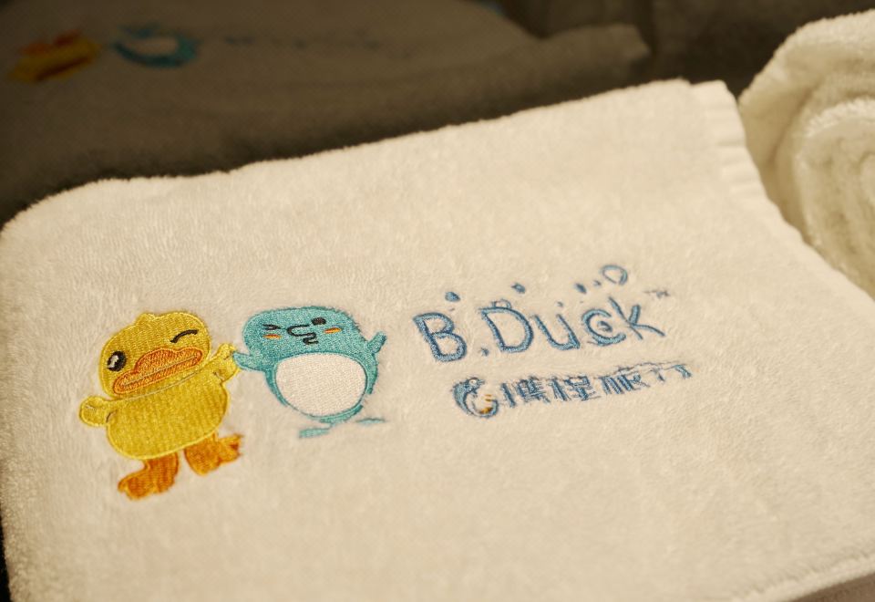 郡雅江景小童大床房