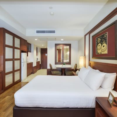 豪華大床或雙床房 素坤逸通羅中心站飯店優惠