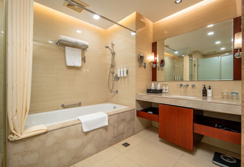 Tianchimel HotelStreet View Executive Suite [Living Room + Study + Floor-to-Ceiling Windows + Walk-in Closet + Negative Ion Oxygen Bar]