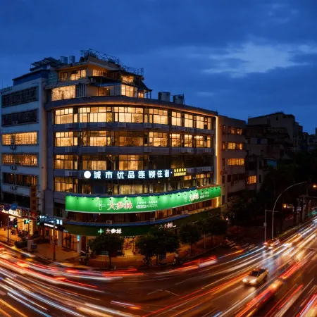 City Premium Hotel (Luoding Bus Station)