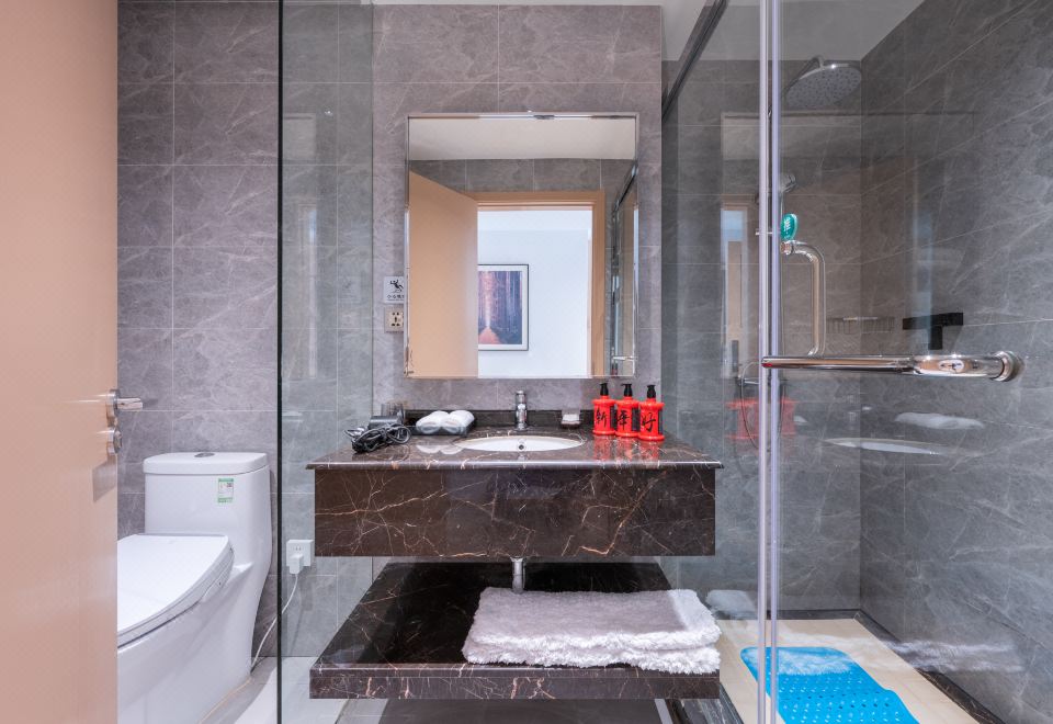 Shanghai Yiqinyuan ResortForest Deep Sleep Hollywood Room (Zero Pressure Pillow + Tencel Mattress)