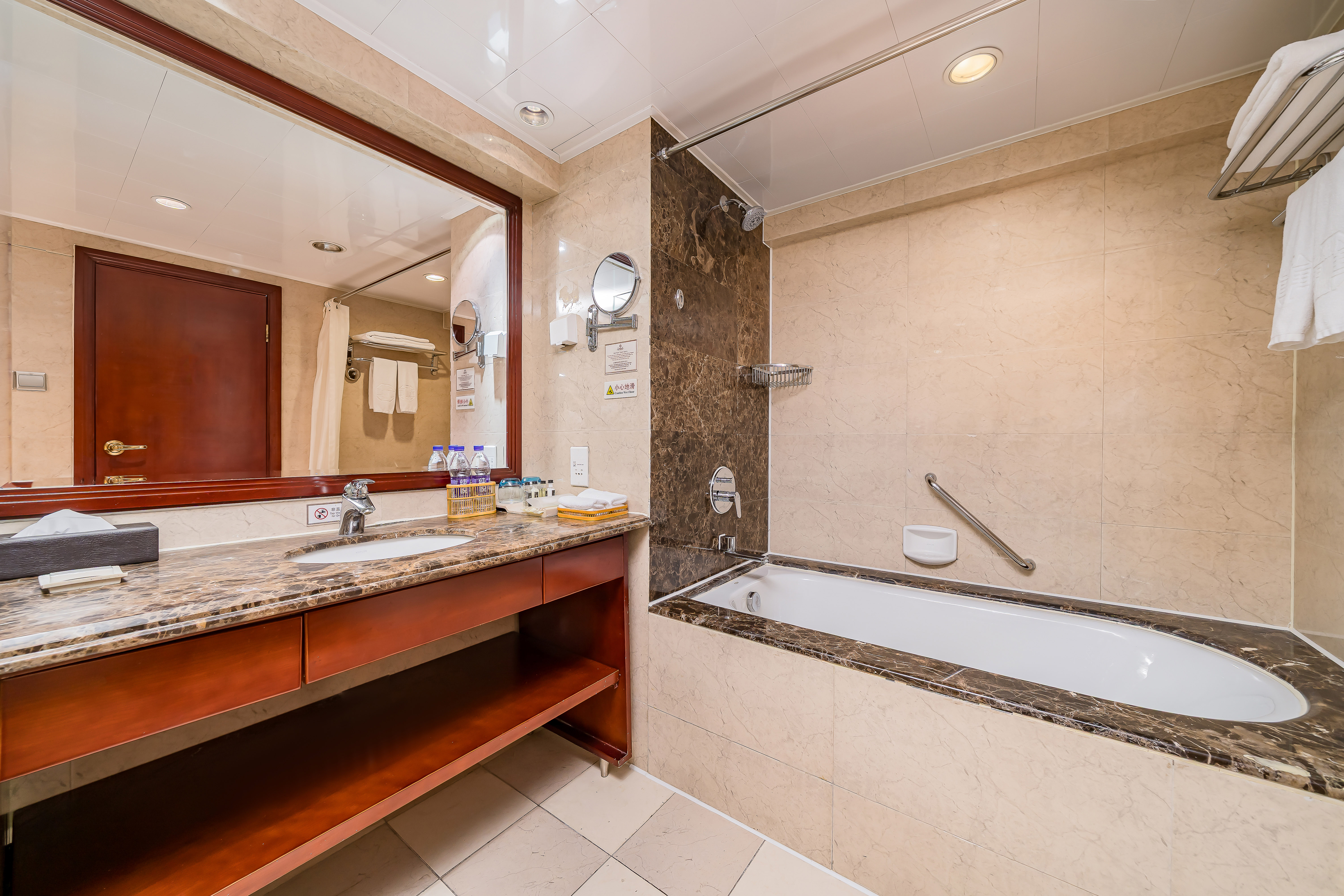 亮馬河岸景觀套房（匠心茶具+舒適沙發區+深睡枕）