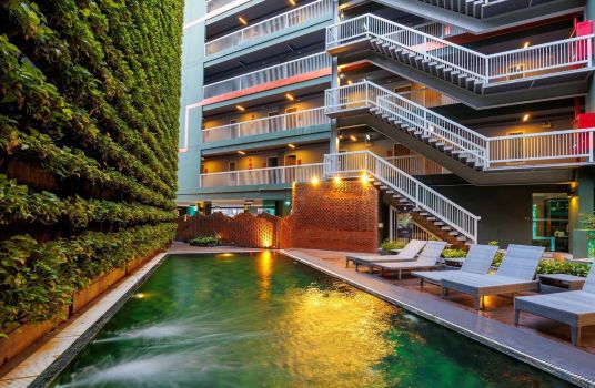 โรงแรมครอสไวบ์เชียงใหม่ดีเซ็ม, นิมมาน
