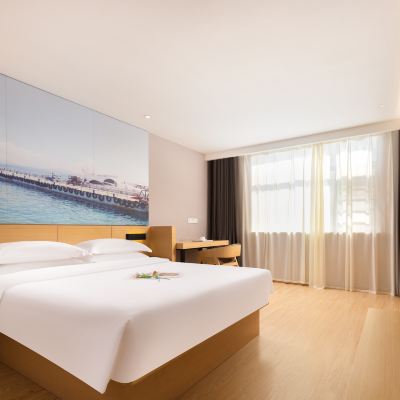 精緻商務房〔冷暖空調・迷你小冰箱・舒適沙發〕 錦江都城酒店（海口五指山路日月免税廣場店）優惠