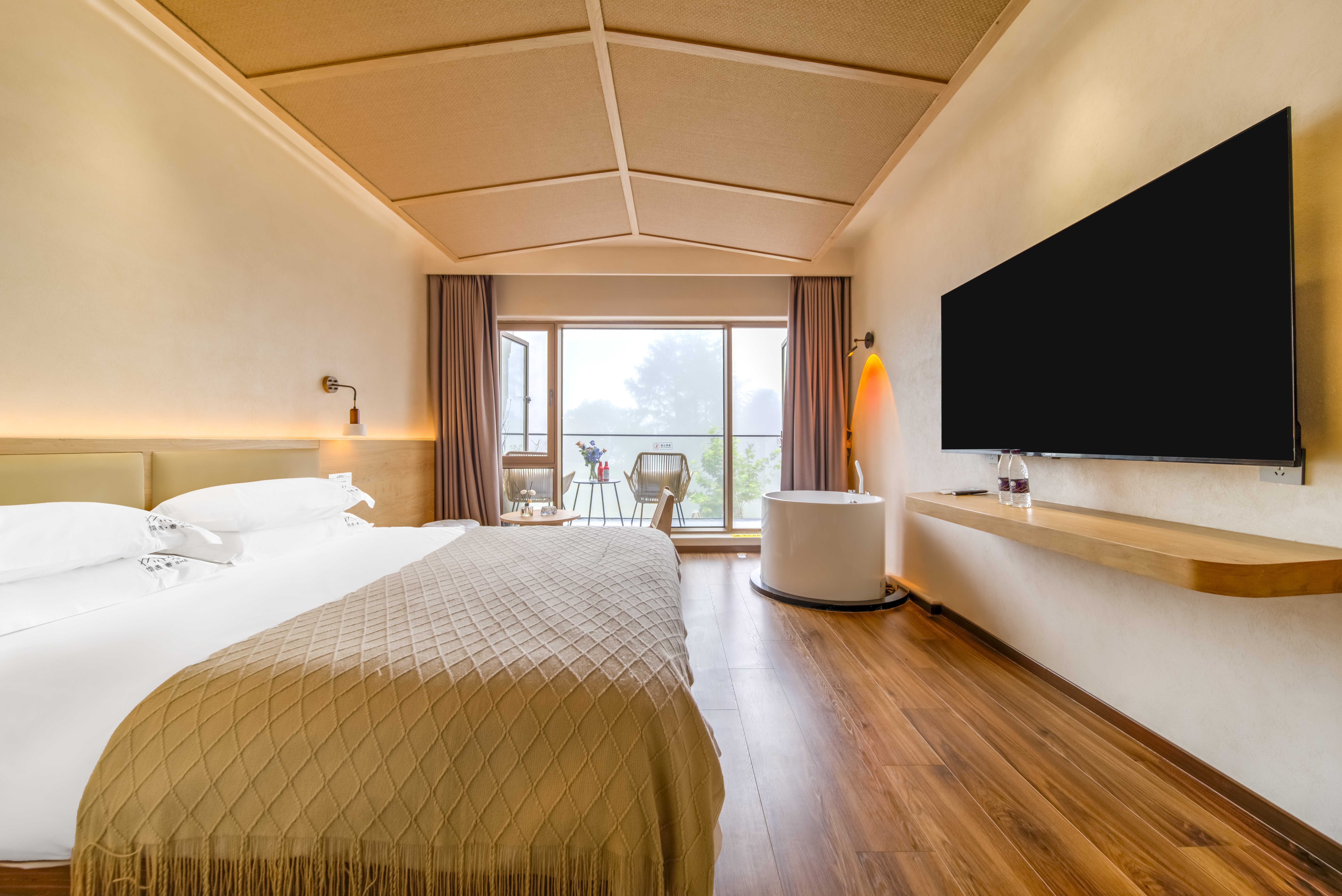 玄竹观景浴缸地暖大床房