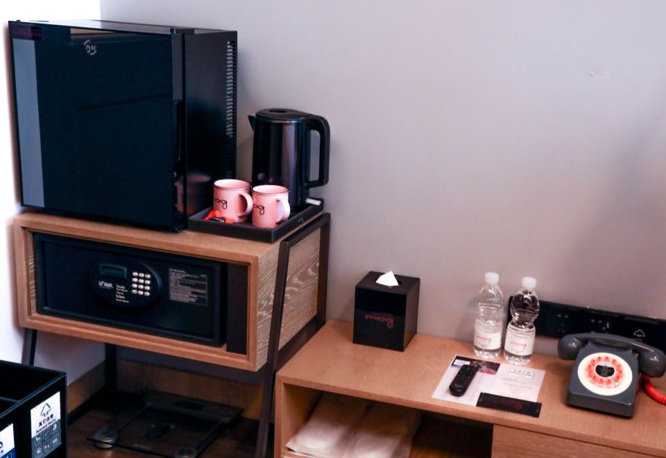 Moxy Shenzhen North StationStandard King Bed Room