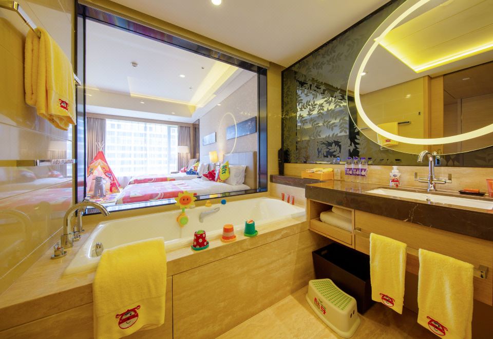 Crowne Plaza Guangzhou HuaduSuper Wings Kids Theme Room-Two Beds