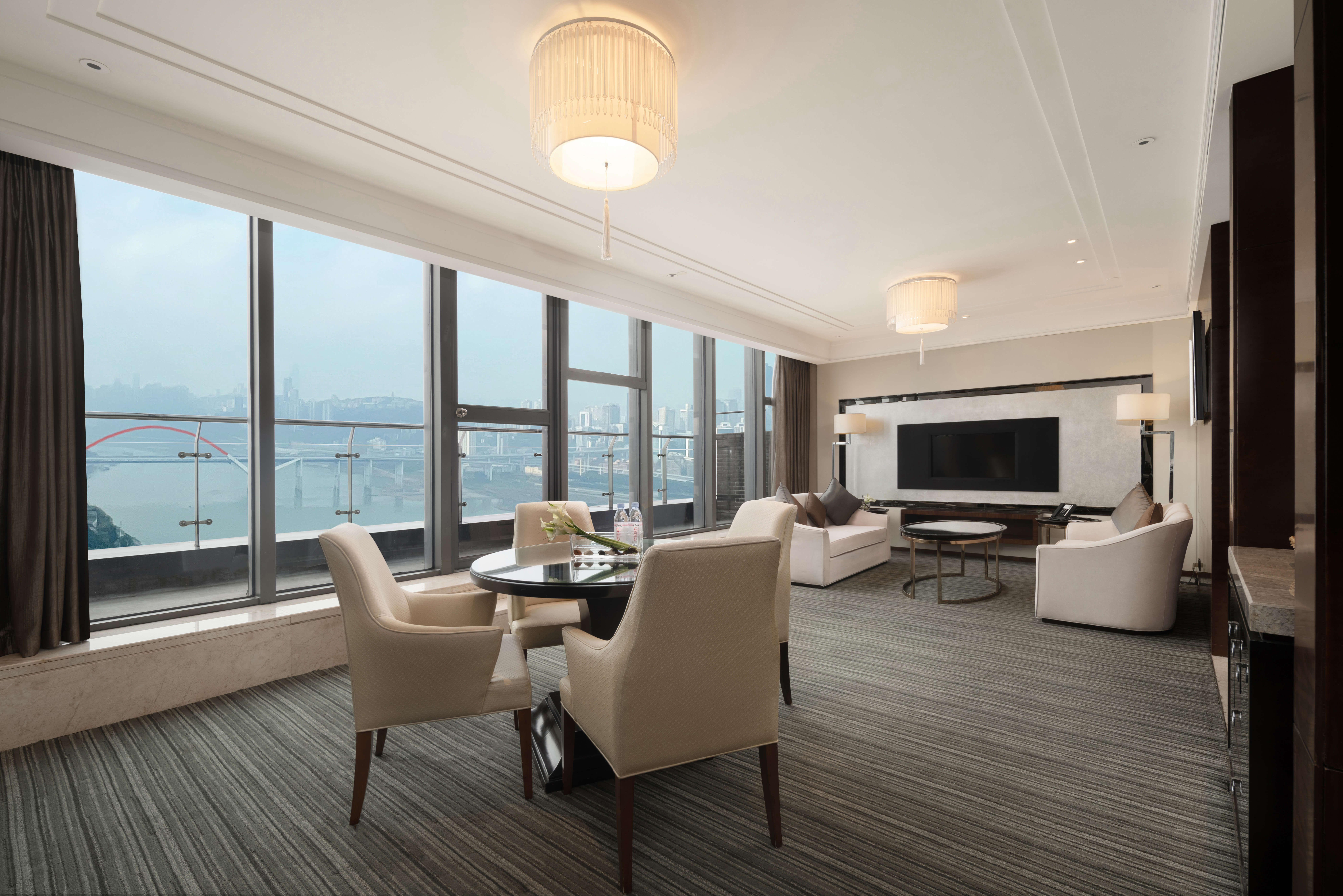 单间复式套房（带阳台）