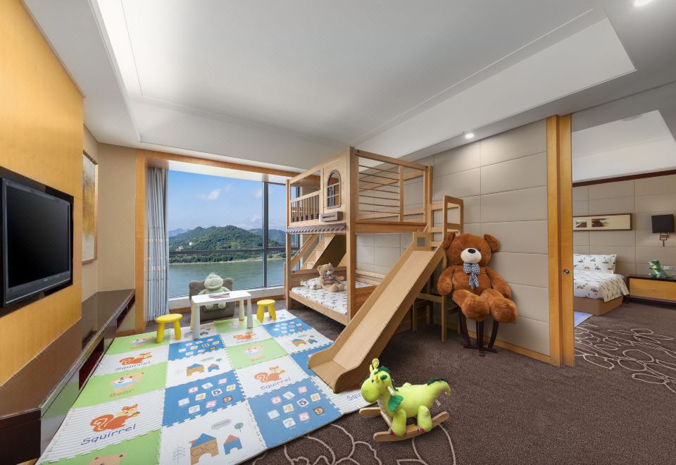 汽車世界親子套房180度江景