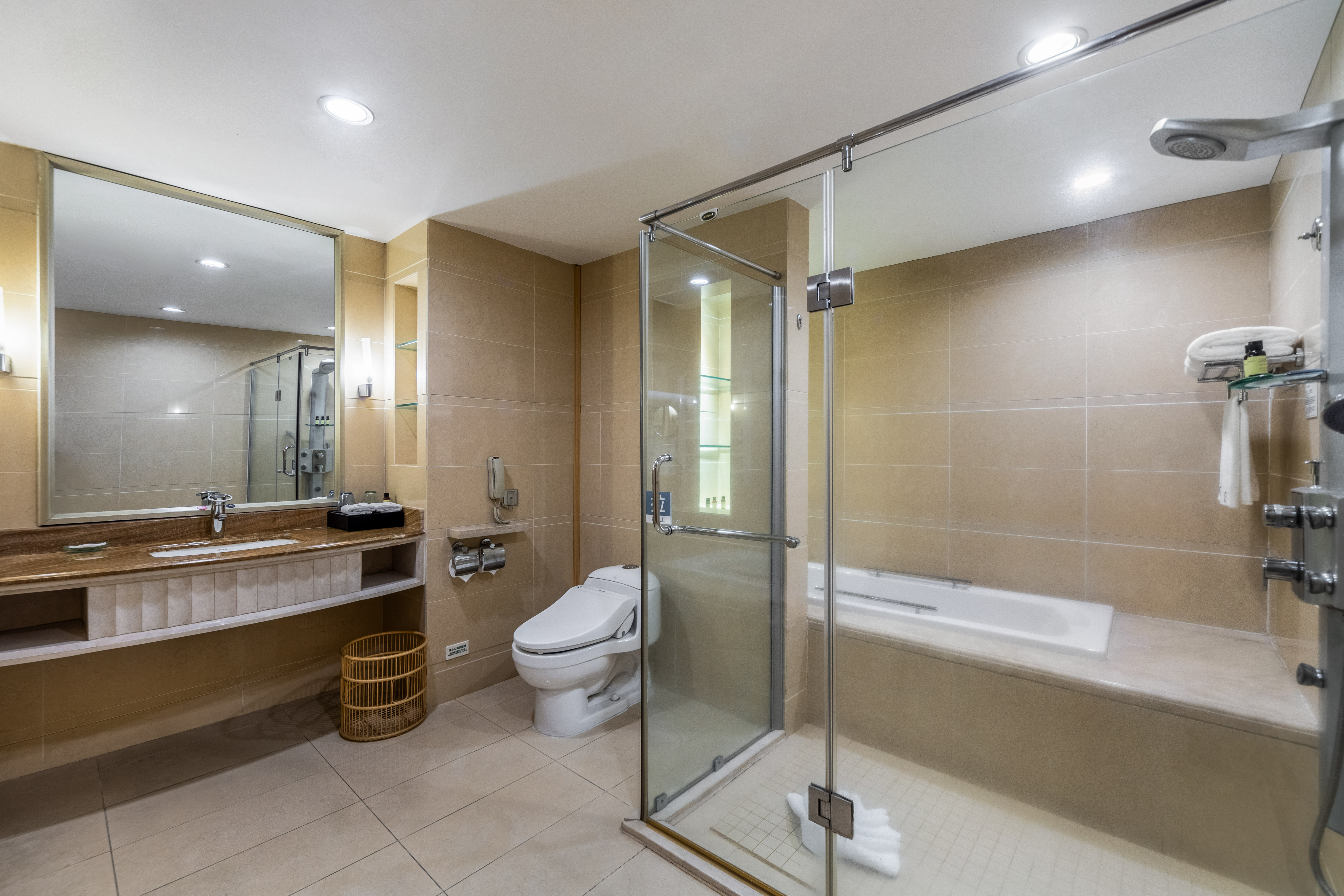 高級套房（景觀+高檔床墊+浴缸+智能馬桶）