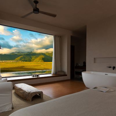 熱烈且自由｜草原雪景露台大床房 麗思漫丨心宿·穹廬四野供氧莊園（香格里拉店）優惠