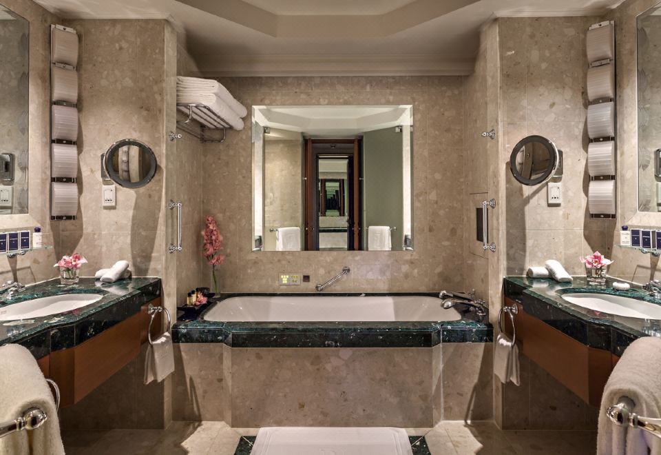 The Peninsula BangkokPremier Suite