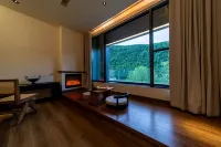 Luxury Mountain View Hot Spring Resort (Private Oxygen Spa Hotel at the Foot of the Snowy Mountain)