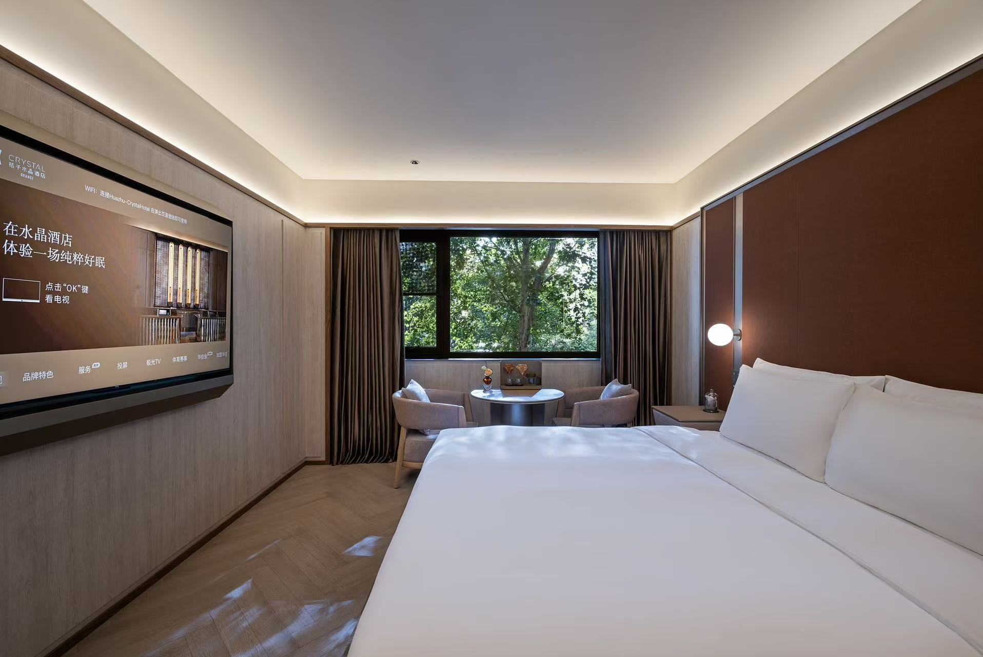 Crystal Orange (Beijing International Trade Jianguomen)经济大床房（水吧枱，65寸电视投屏，香氛晶石）